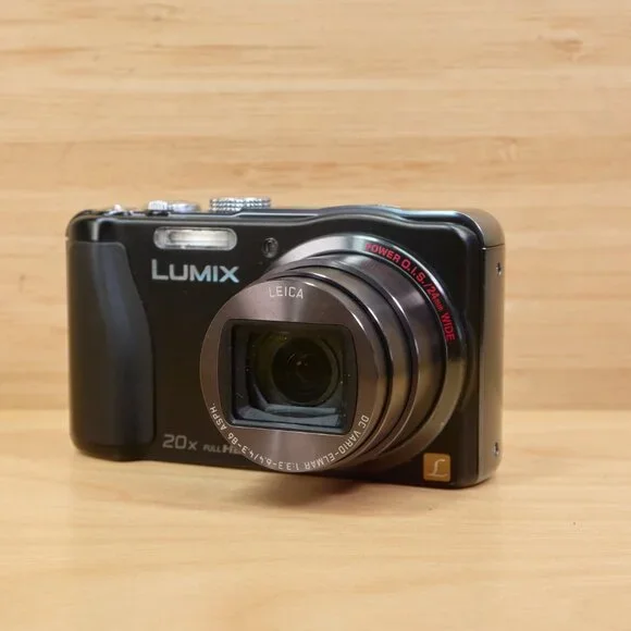 Panasonic Lumix ZS20 14.1 MP Digital Camera, Full HD video, Leica Lens - Picture 1 of 9